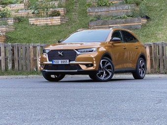 DS 7 Crossback 2.0 BlueHDi 180 EAT8 – drahokam na kolech