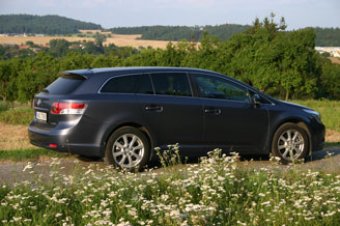Toyota Avensis 2.2 D-4D Wagon - japonská invaze v rámci rodinných kombi (TEST)