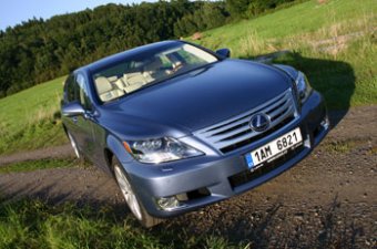 Lexus LS 600h L - když ve výbavě chybí už jen řidič... (TEST)