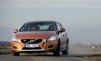 Stylově, sportovně, švédsky? - Volvo V60 T6 AWD (TEST)