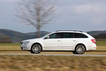 Super Superb - Škoda Superb Combi 2.0 TDI CR DPF DSG (TEST)