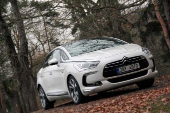 Citroen DS5 Hybrid4 - módní přehlídka hybridní technologie (TEST)