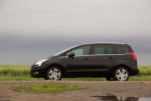 Peugeot 5008 2.0 HDI - taková střední rodinka (TEST)