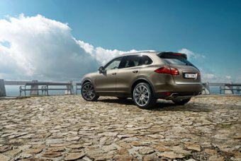 Stuttgart vzhůru nohama – Porsche Cayenne S Hybrid (TEST)