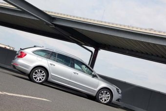 Škoda Superb Combi 1.8 TSI 4x4 - benzinová partie do nepohody (TEST)